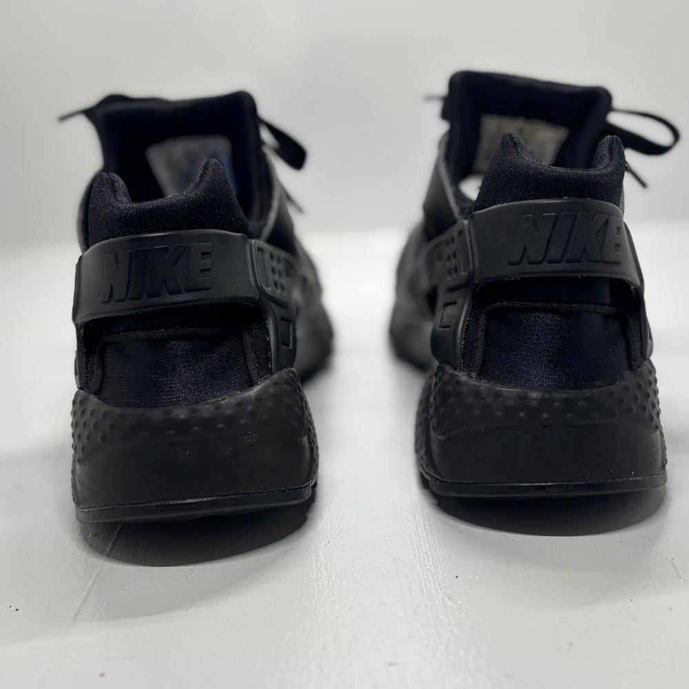 Nike Air Huarache Youth 7Y Triple Black Sneakers - Picture 7 of 12